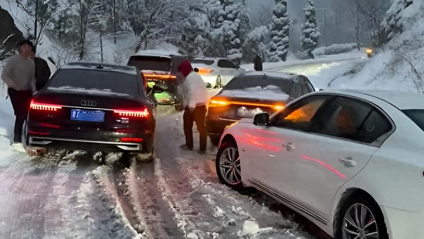 管家婆一码一肖资料澳门特马记录,“尔滨”遇到亚冬 冰雪更加闪亮,多元化方案执行策略_移动版V9.68