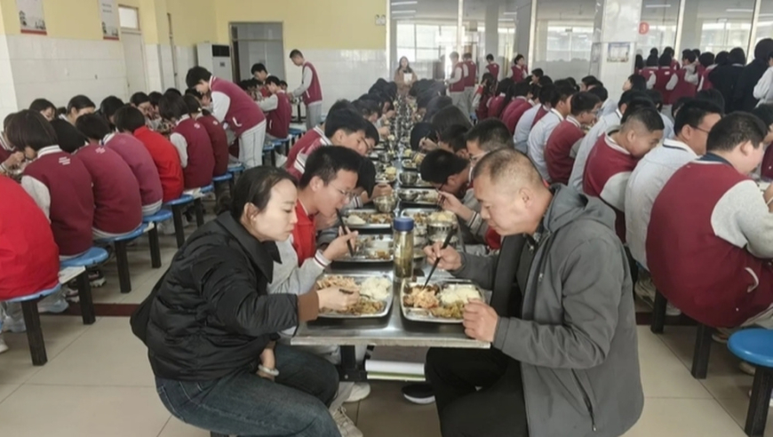 澳门123375网站资料查,国足落地杭州粉丝拉横幅欢迎,决策资料解释落实_探索版V1.73